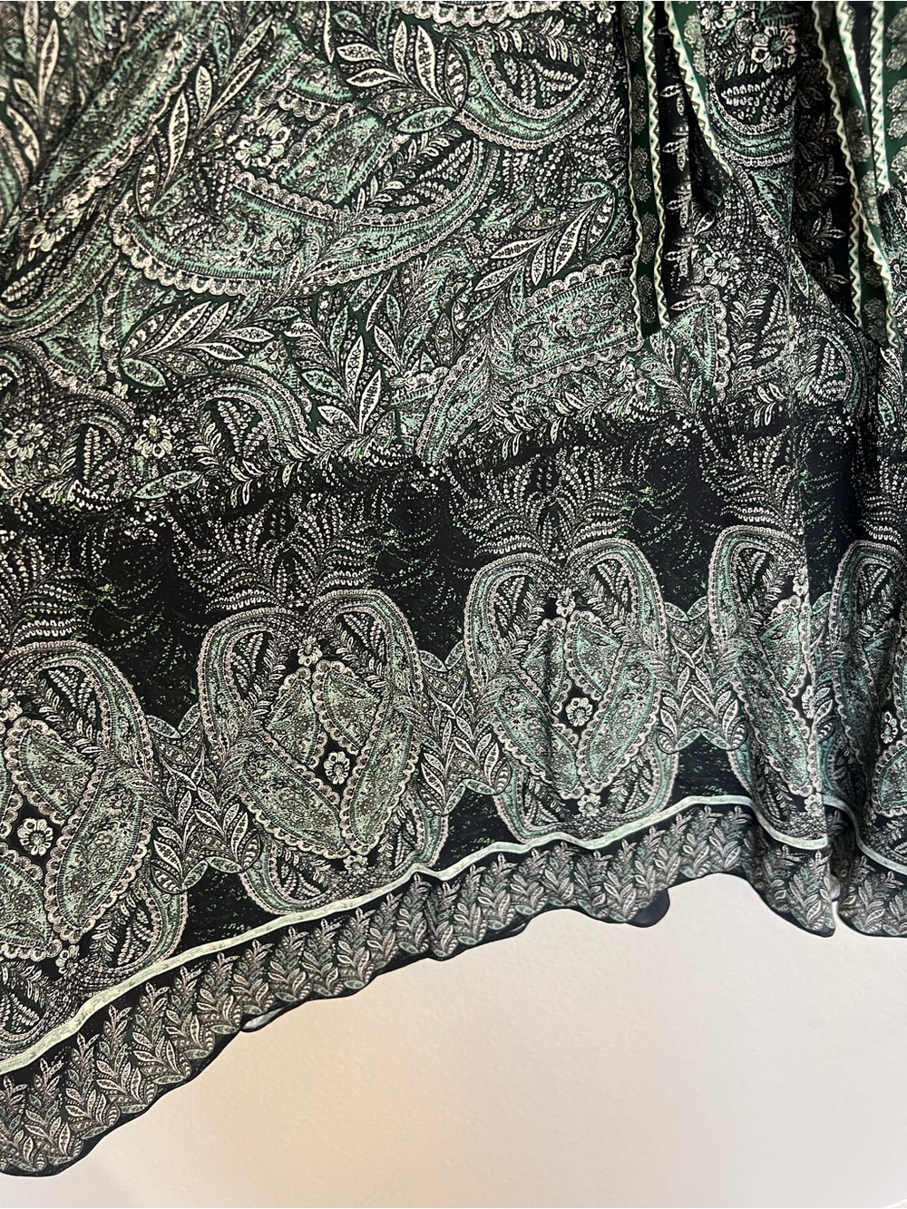 Alice & Olivia Tanisha long sleeve tie neck mini dress green paisley sz 14 - Picture 11 of 16